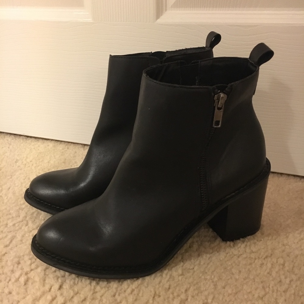 Black Chelsea Heel Booties